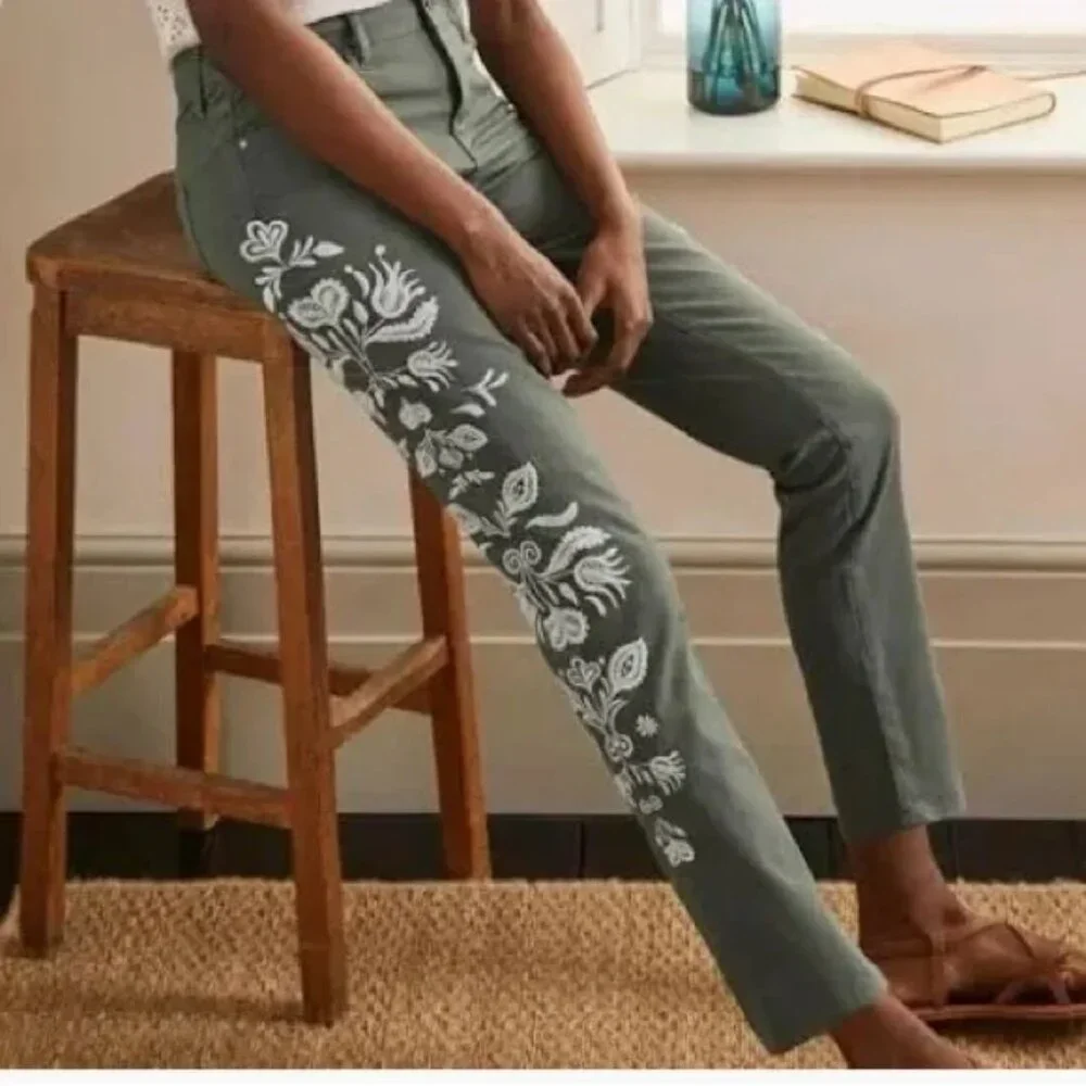Boden Girlfriend Mid-rise Sage Green Floral Embroidered Jeans 4 Petite - Picture 2 of 5